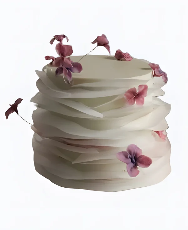 Воздушный свадебный торт с цветами Фото
