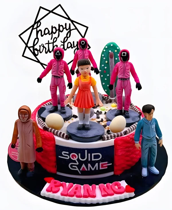 Яркий торт с фигурками Фото