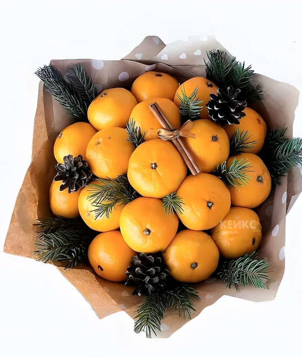 Букет на новый год из мандаринов, еловых веток, шишек Фото