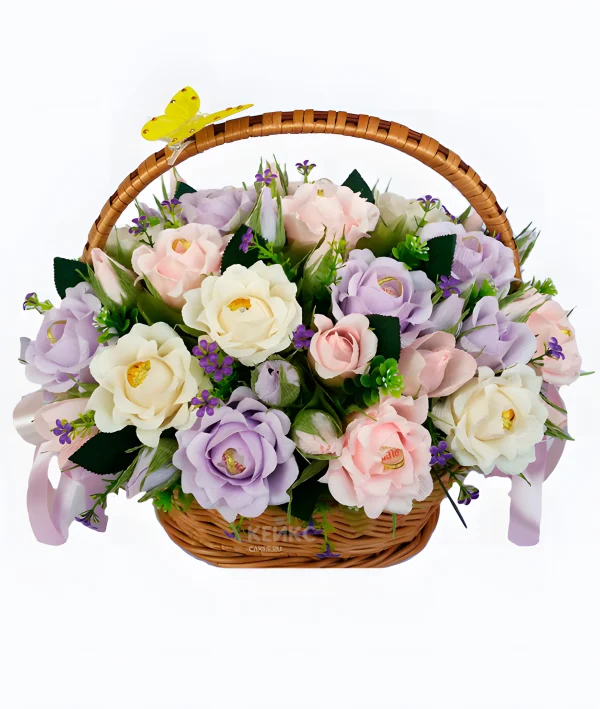 Букет с конфетами в корзине 5 Фото