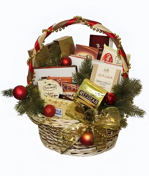 Корзина с конфетами и чаем на Новый год 4 Фото