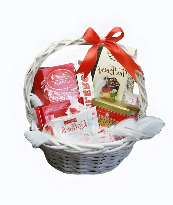 Корзина с конфетами рафаэлло 5 Фото