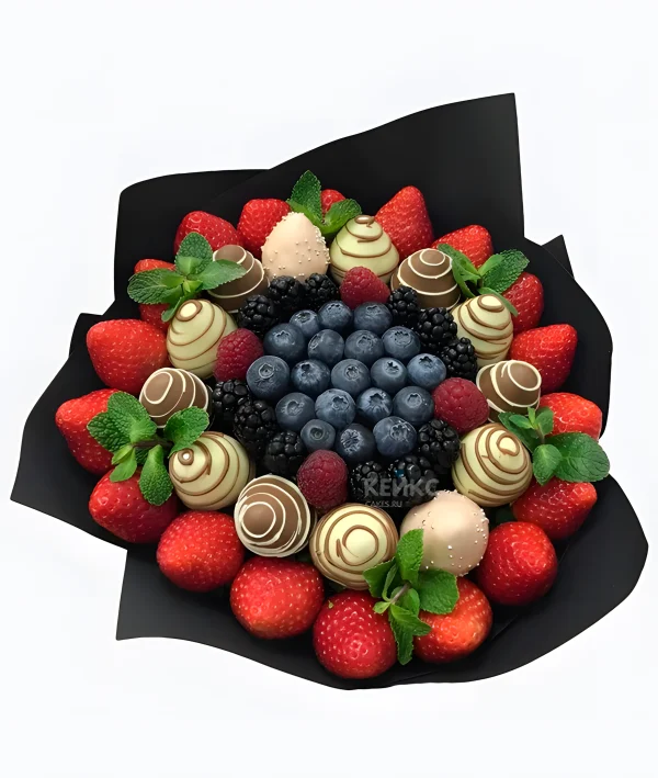 Недорогой букет с ягодами 2 Фото