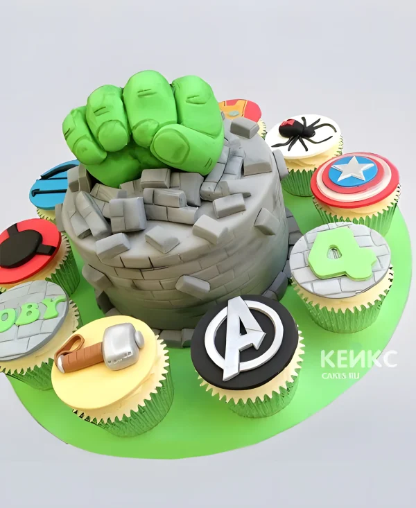 Торт Халк с эмблемами супергероев Фото