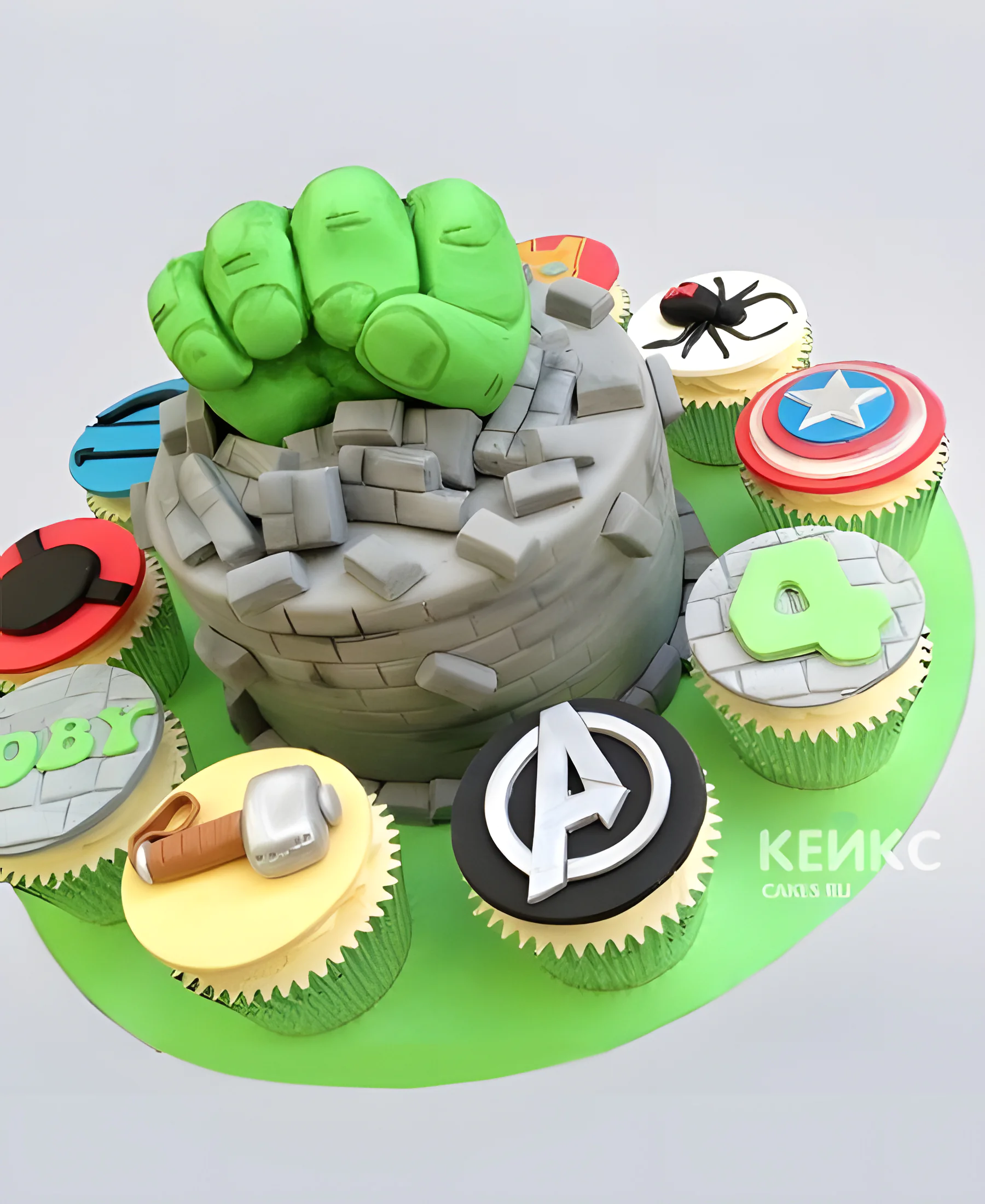 Торт Халк с эмблемами супергероев Фото