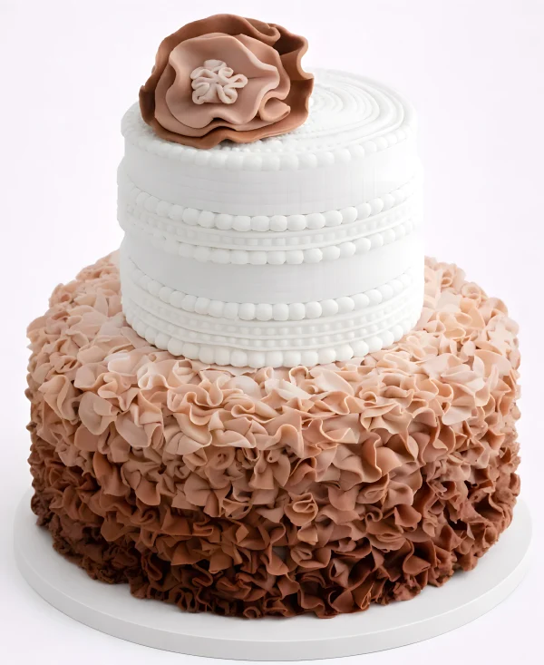 Бело-коричневый торт с бусинами Фото