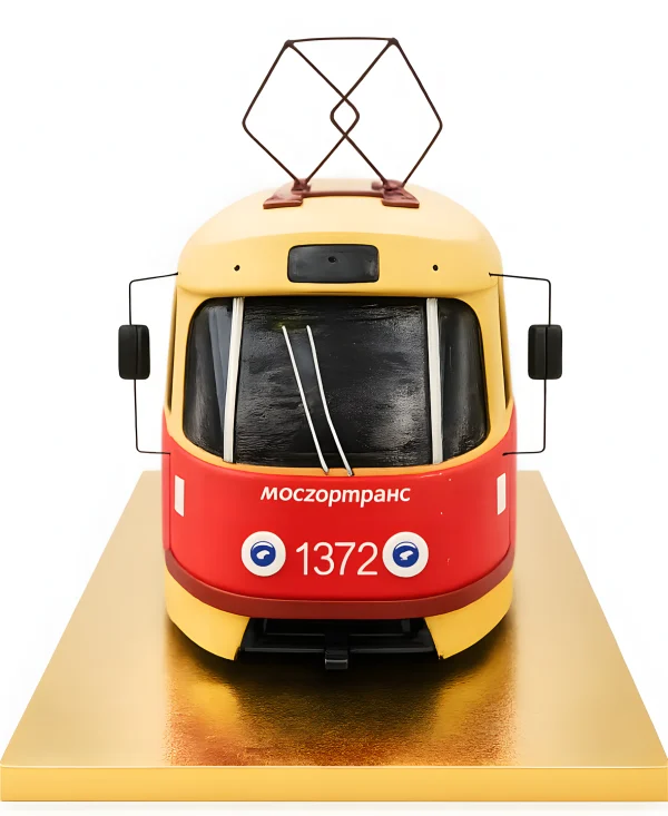 Торт в форме старой модели трамвая Фото