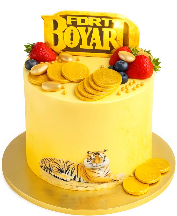 Желтый торт с ягодами и монетами Фото