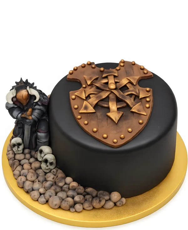 Торт с фигуркой персонажа из игры Вархаммер Фото
