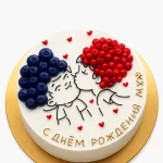 Девочка целует мальчика