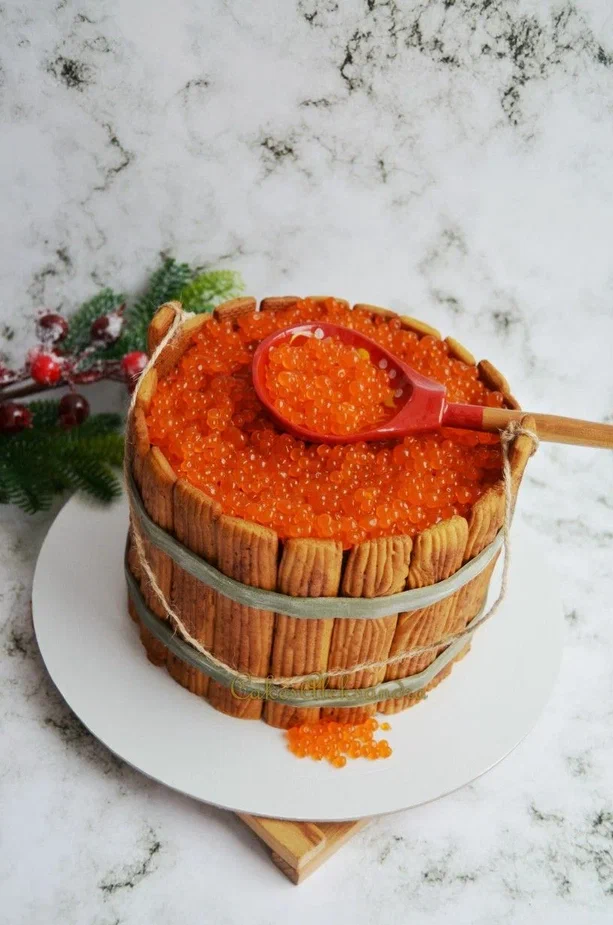 Торт с ложкой и икрой Фото